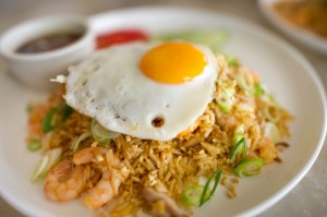 nasi goreng uovo fritto