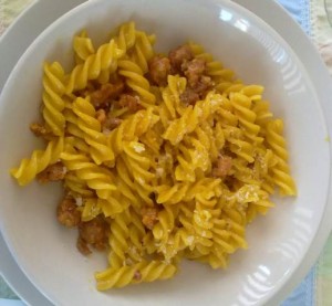 pasta con salsiccia e zafferano